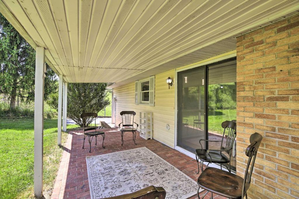 Bluefield House | Bluefield Retreat w/Pool Table: Near Parks!