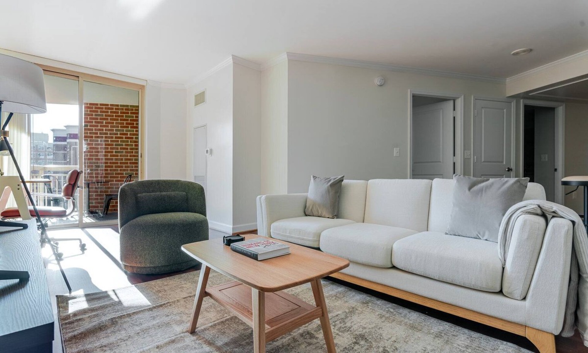 Ballston Apartment | Blueground | Ballston, pool, nr Arlington Cemetery