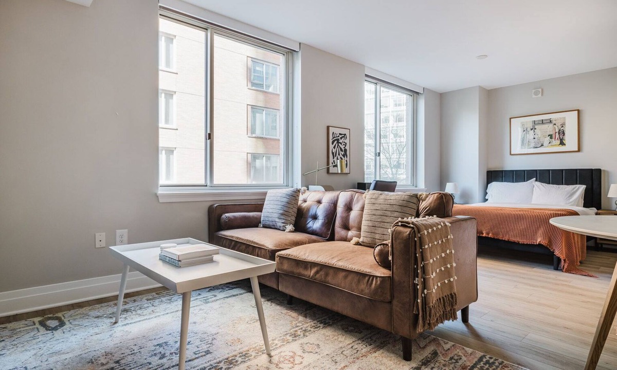 George Washington University Apartment | Blueground | Foggy Bottom studio apartment
