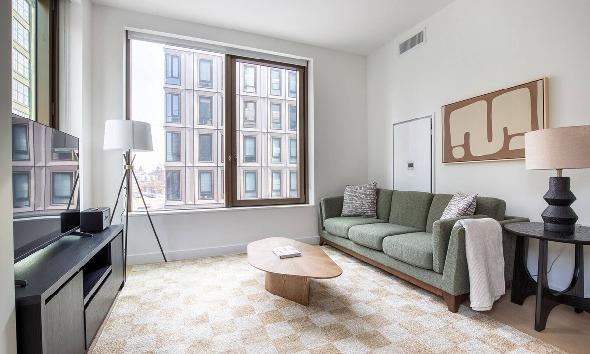 Williamsburg Apartment | Blueground | Greenpoint, pool, nr East River