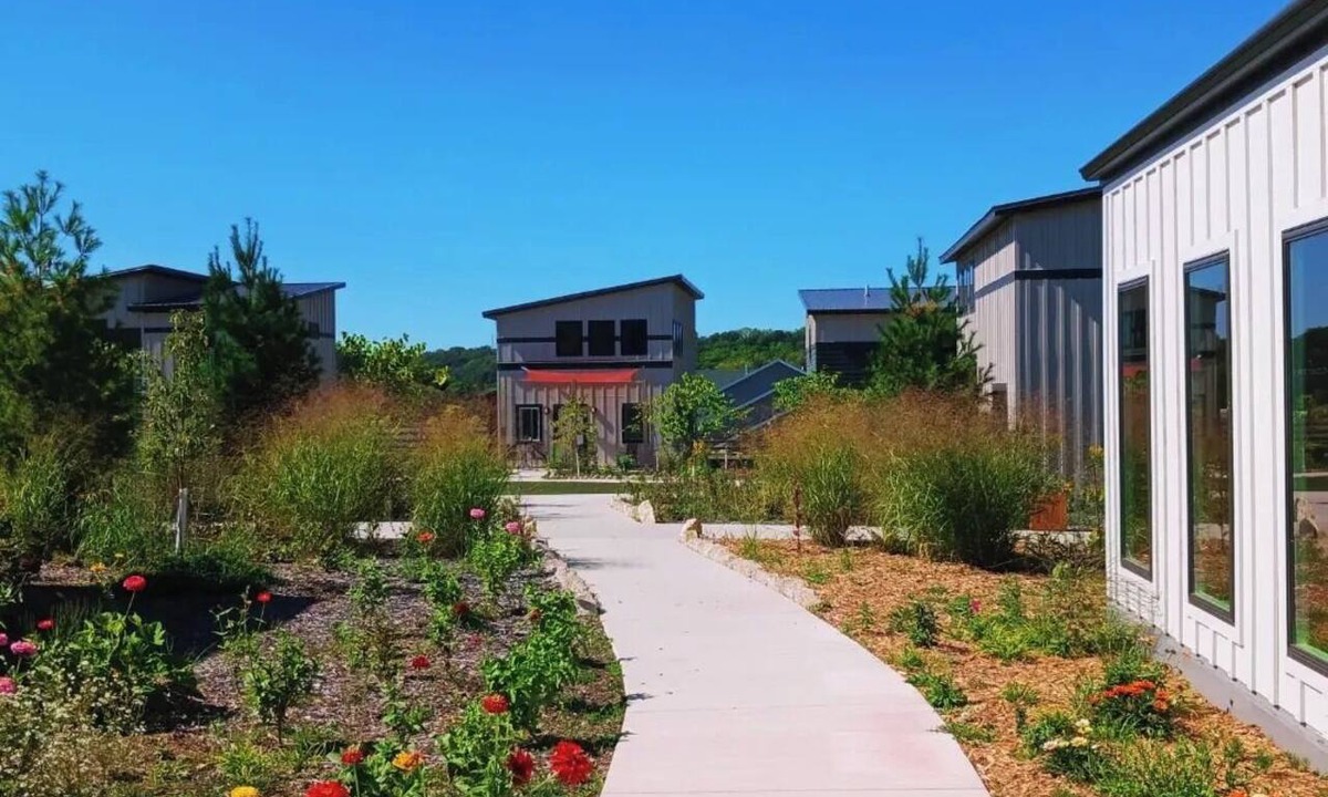 Decorah Resort | Bluffside Gardens