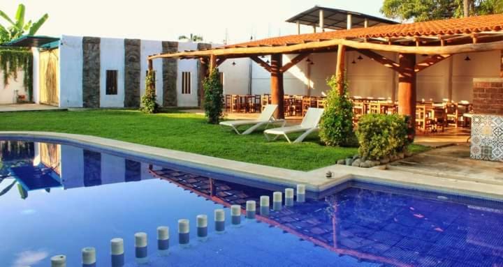 Coacoyul House | BM Zihua Casa de Huéspedes