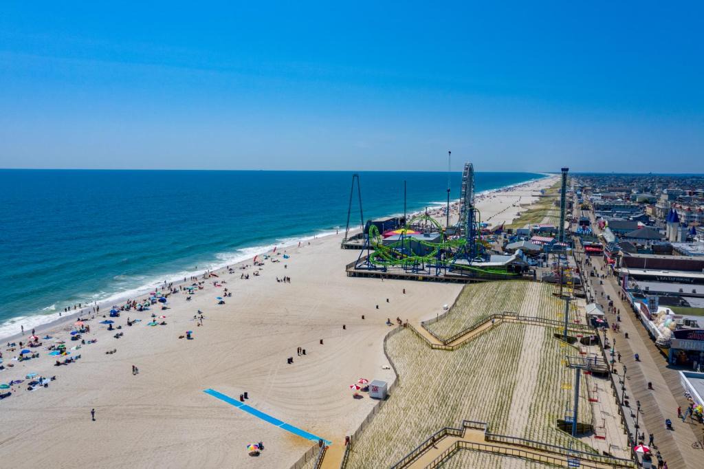 Seaside Heights Hotel | Boardwalk Hotel Charlee & Apartments Beach Hotel Oceanfront