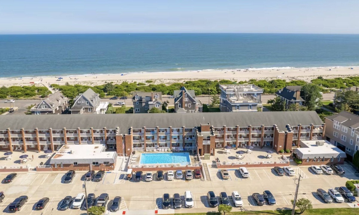 Admiral Estates Condo | Cape Roc Condo with Ocean Views and Heated Pool 1/2 Block to the Beach