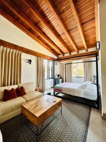 Valle de Bravo Bed & Breakfast | Casa Guapa Suite