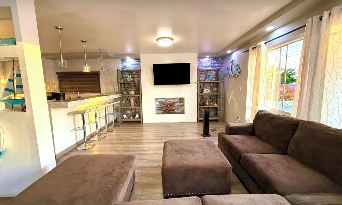 Valle Dorado House | Casa Marina, Large private parking, comfortable and spacious, close to the beach and everything.