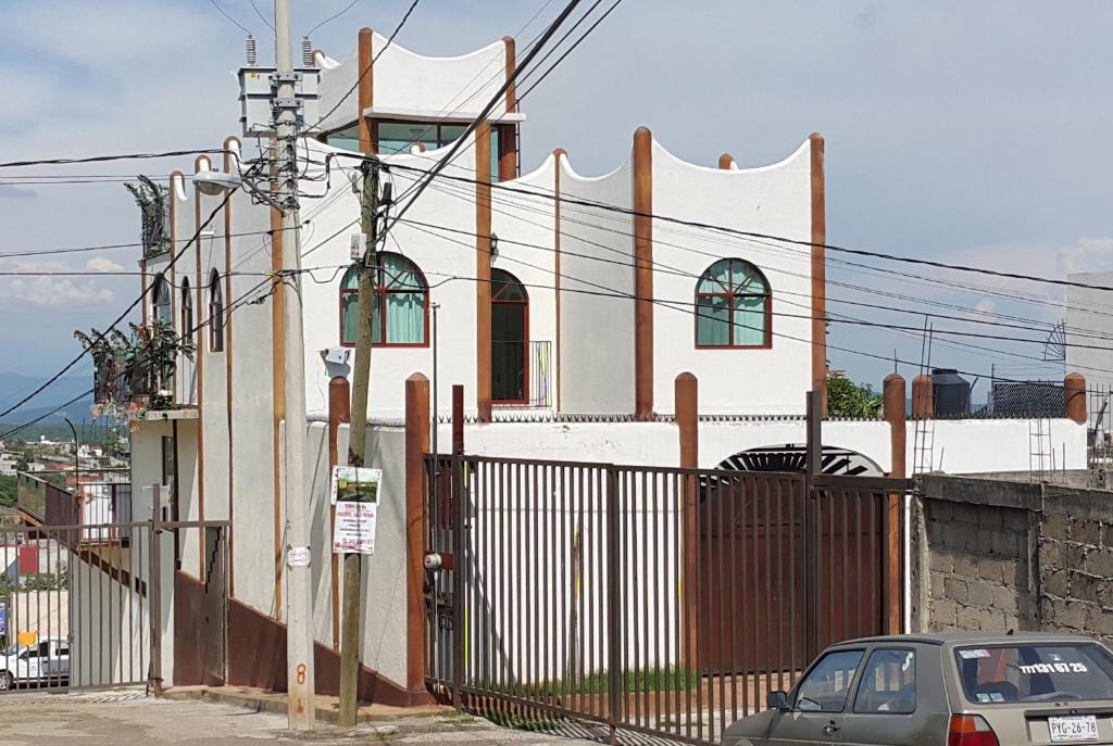 Cuernavaca House | CASA PRIVADA CON ALBERCA VOLADA