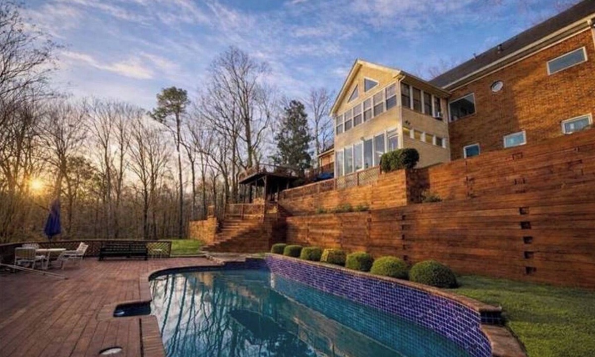 Lilburn House | CasanovaATL Luxury Pool/Studio/Gameroom, Theater