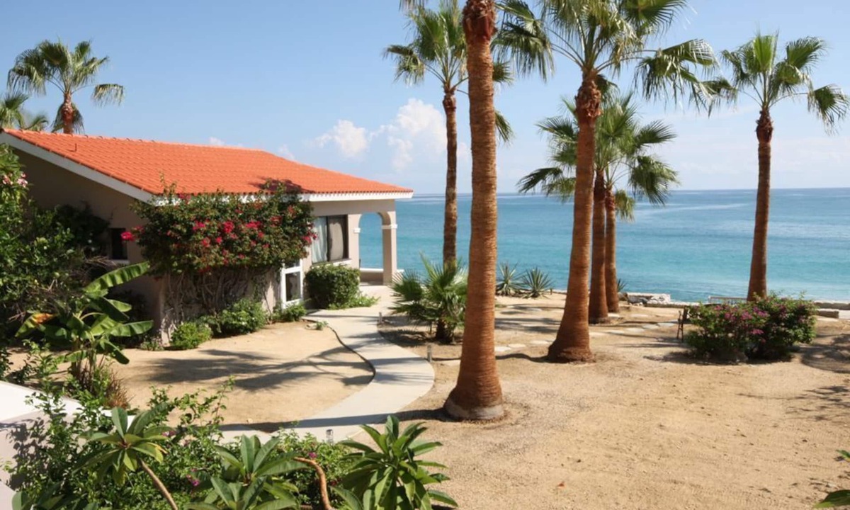Los Barriles Cottage | Casita Tortuga is a Beach Front over looking the Sea of Cortes.