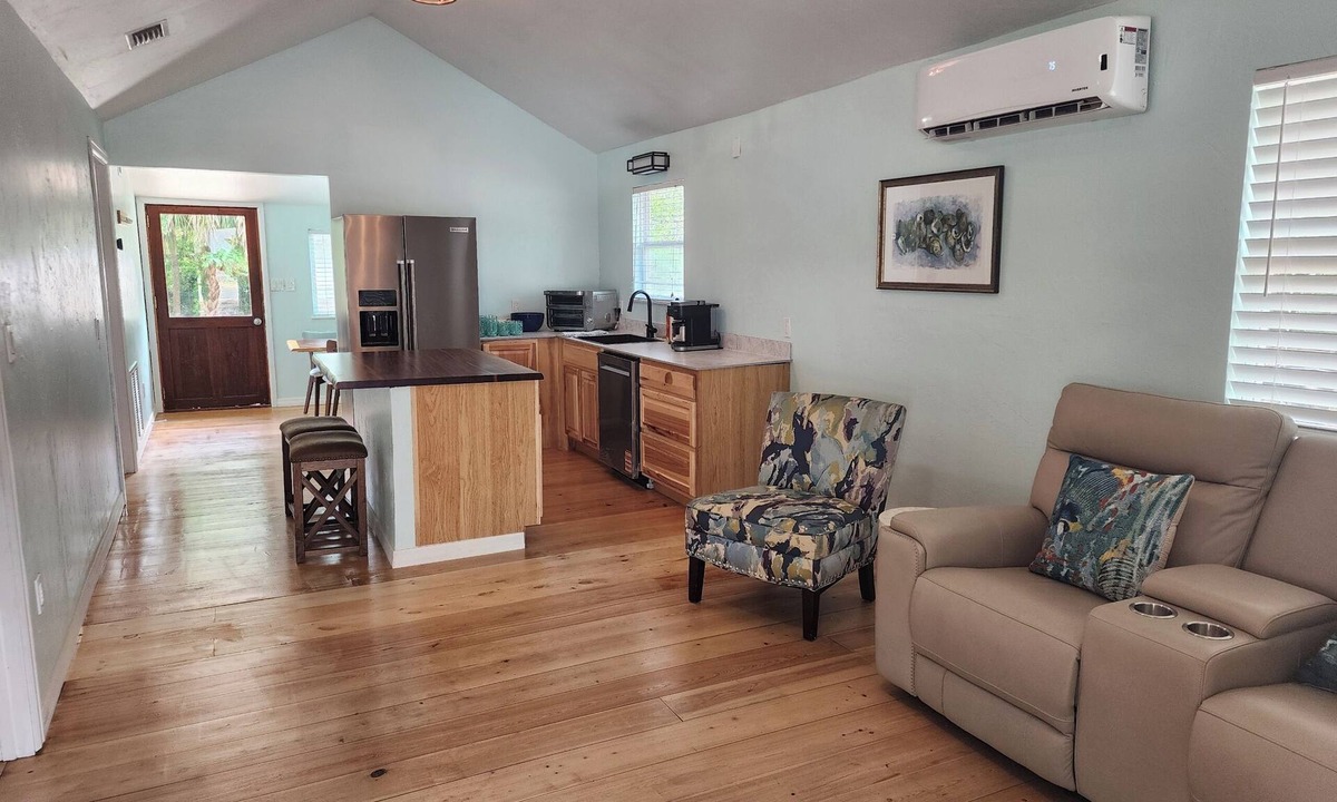 Cedar Key Cottage | Charming 2-bed 2-bath cottage in Cedar Key. Golf cart included.