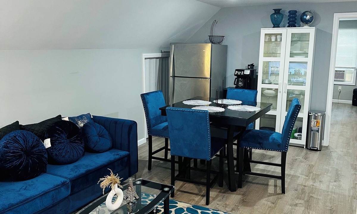 Orange Apartment | Charming 2-bedroom apartment with WiFi, AC in City of Orange