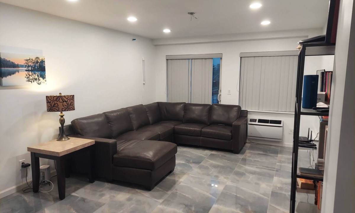 Brooklyn Condo | Charming 2-bedroom condo in fabulous Brooklyn with AC, WiFi, fitness equipment