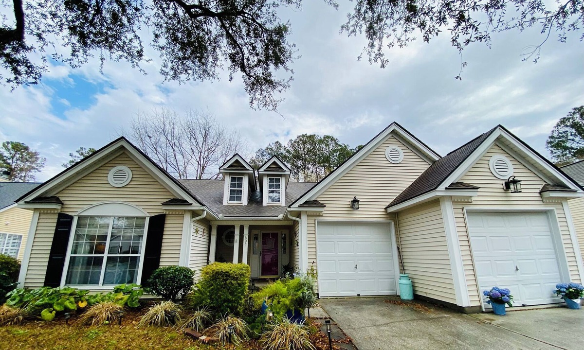 Mount Pleasant House | Charming 3-bedroom house in Mount Pleasant, 10 minutes to beach, 15 to downtown!
