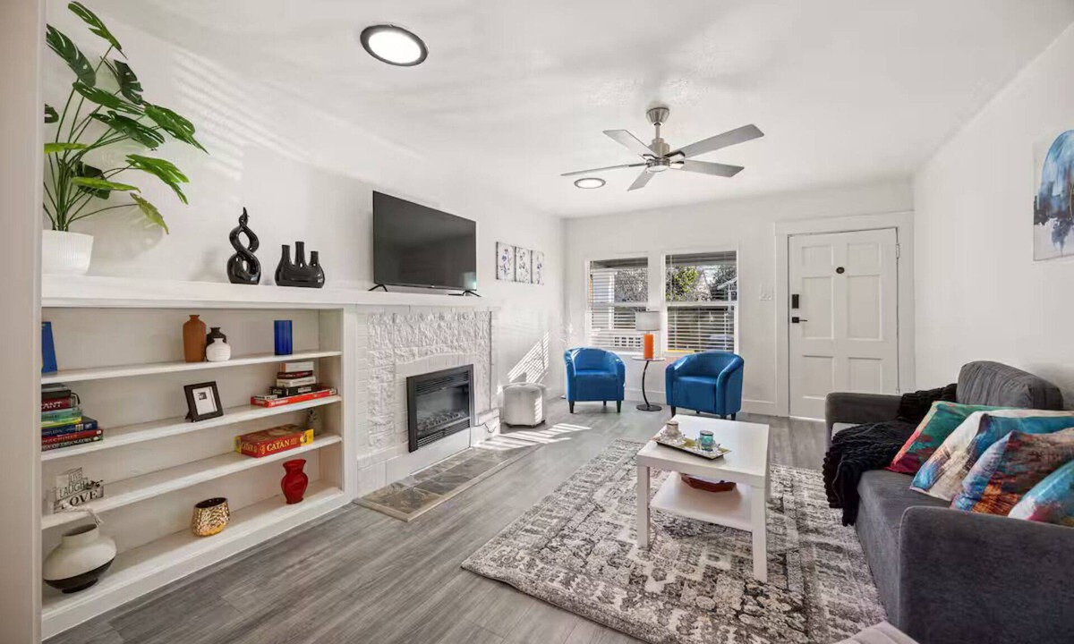 West Alameda House | Charming Alameda Retreat/Cozy 2BR w/Private Yard