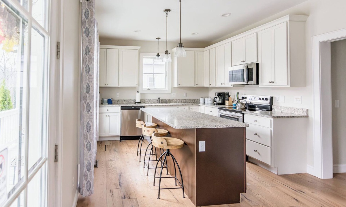 Warm Springs House | Charming Cottage Closest to the Warm Springs Pools! Mountain Views