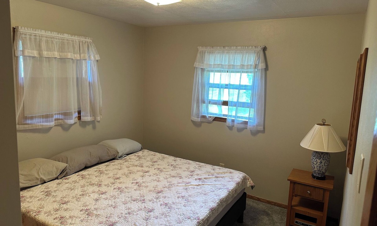 Stockholm House | Charming rambler in lovely Stockholm with a beautiful lake view, A/C, and WiFi.