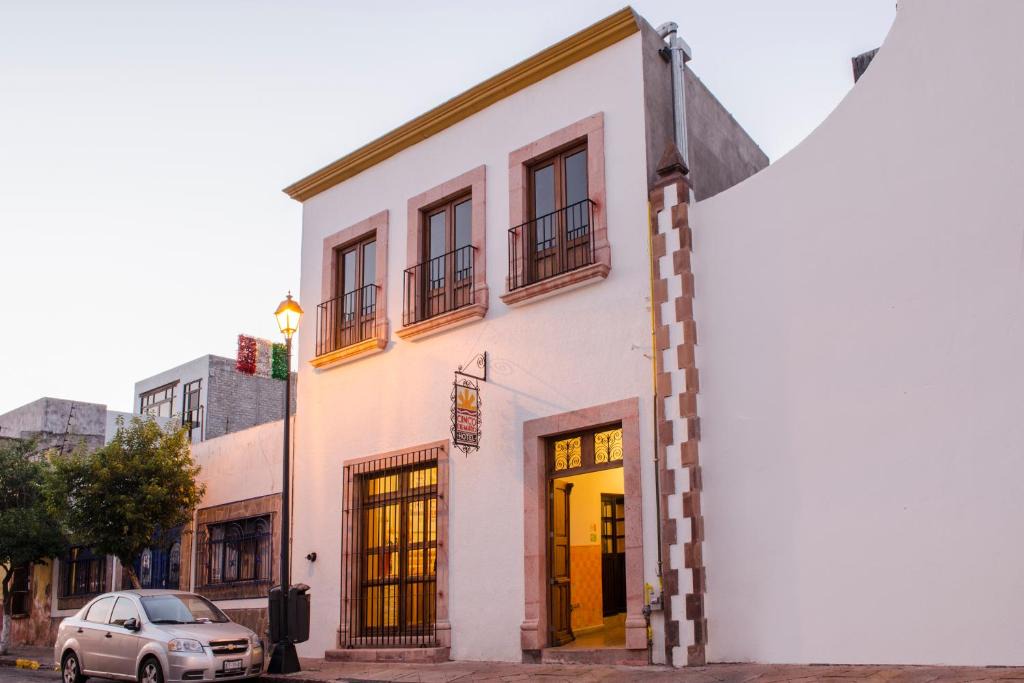 La Cruz Hotel | Cinco de Mayo Hotel