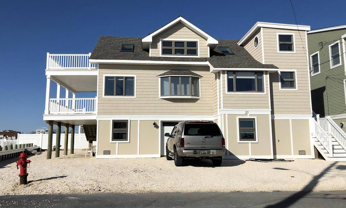 Beach Haven Gardens Apartment | Classic beach house on the bay