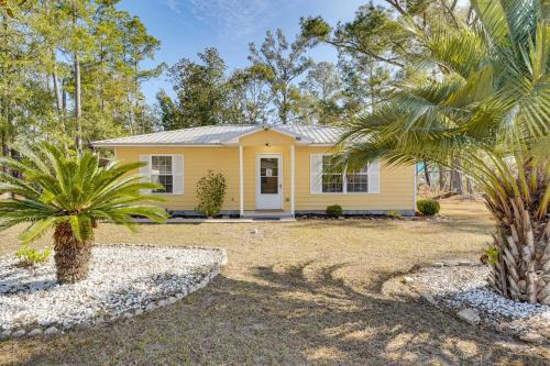 Jennings House | Close to Highway & Border: North Florida Hideaway