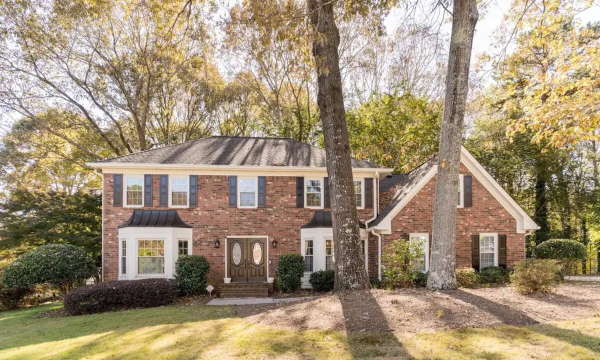 Lilburn House | Colonial with a contemporary flare. Come relax and unwind!