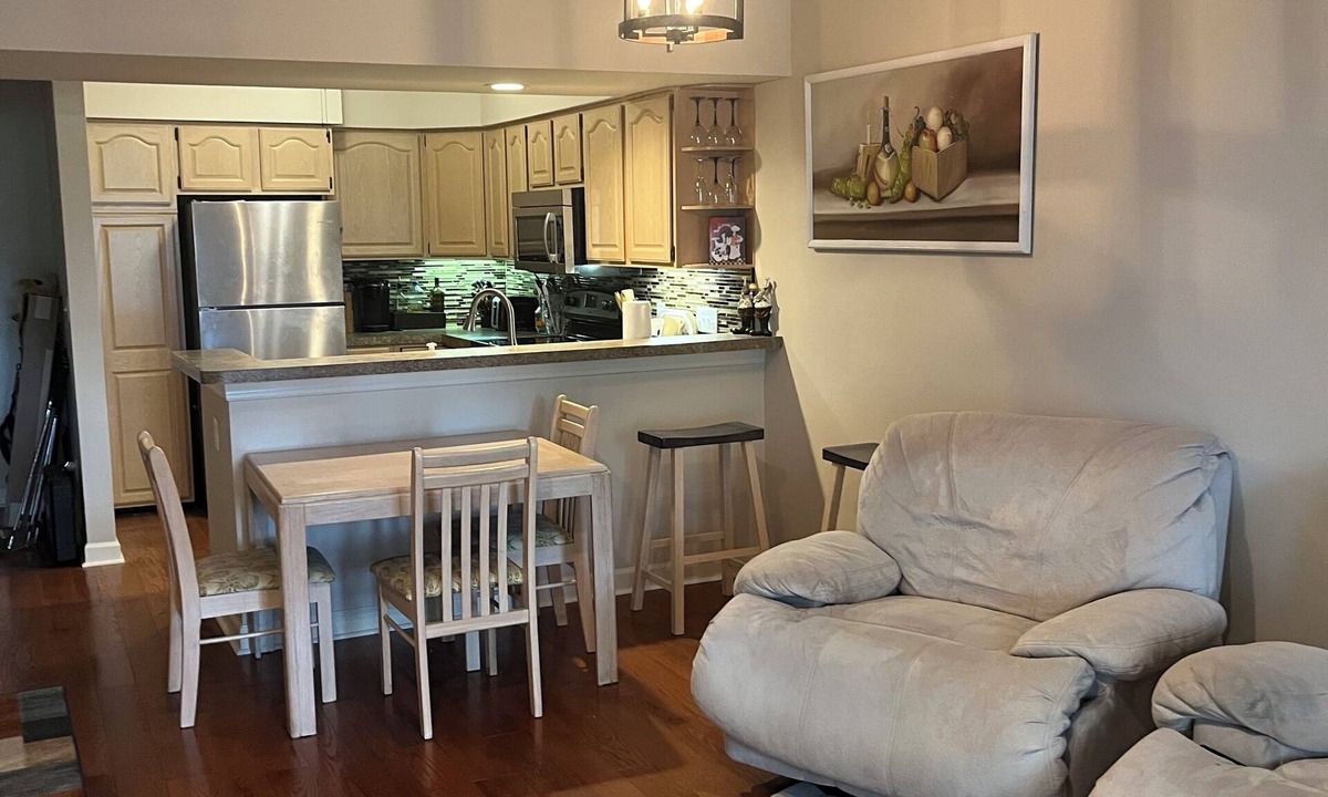 Southern Pines Condo | Condo on 9th Hole of Longleaf Golf Club - Up to 7 guests - Whirlpool Tub !