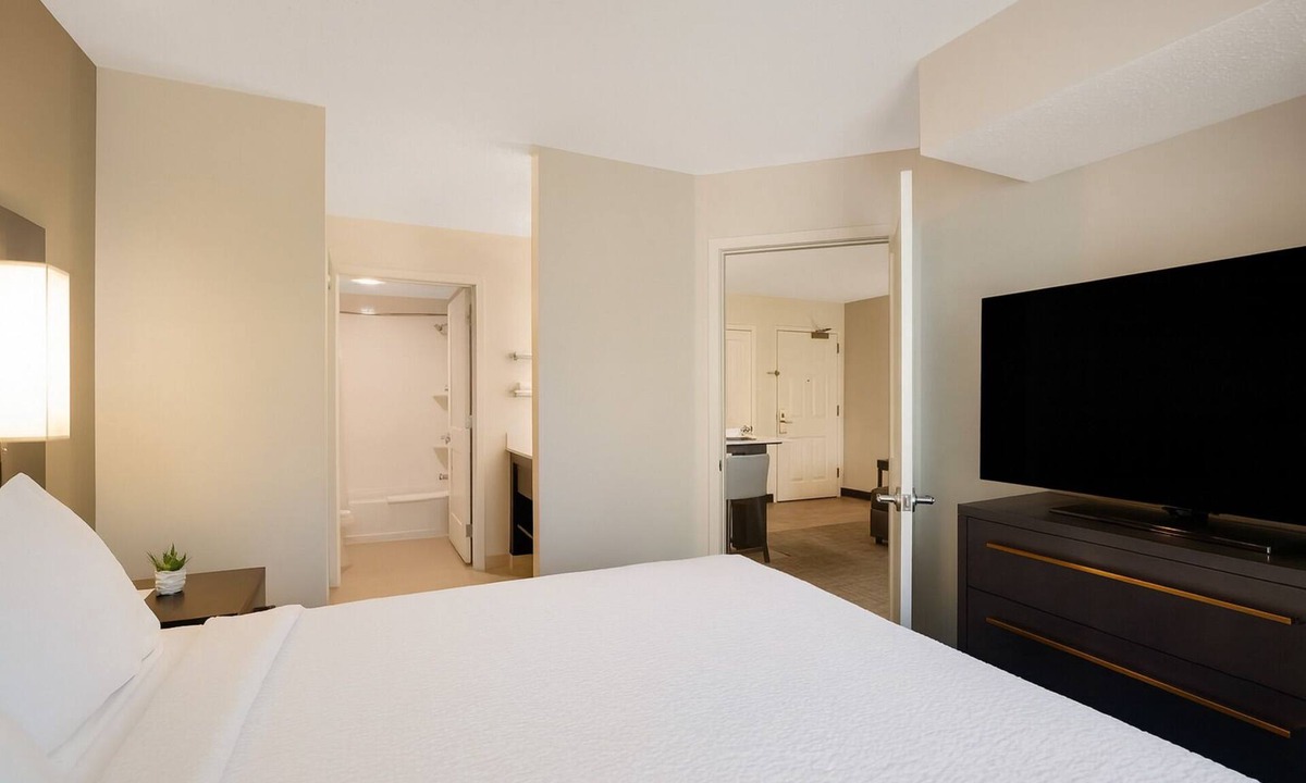 Mount Tabor Hotel | Convenient Location! Full Kitchen, Free Parking, Pets Allowed, Inddor Pool!