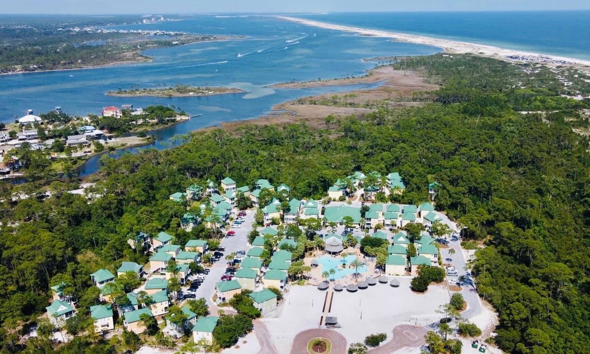 Ono Island Cottage | Cozy 3 Bedroom Cottage Located at Purple Parrott Village