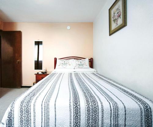 Venustiano Carranza House | Cozy bedroom at 5 min Mexico City Airport T1 & T2