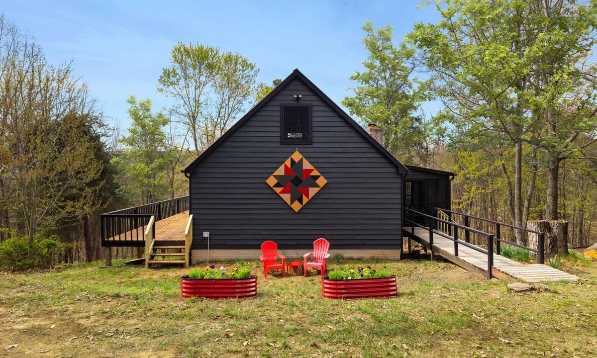 Mathias Cabin | Cozy cabin w/grill deck & game room