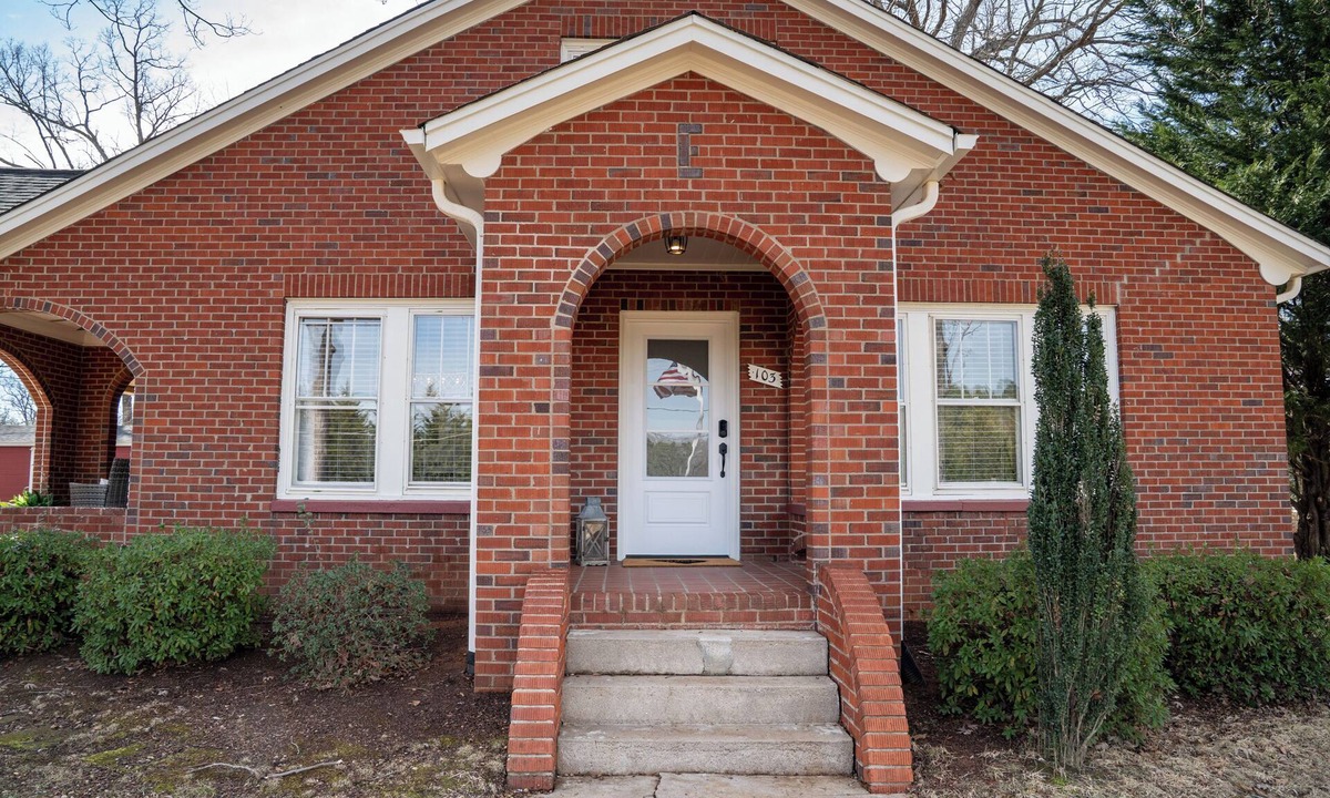 Chesnee House | Cozy house in charming Chesnee w/Game & Theater room! 3Beds/2bath-Sweet Caroline
