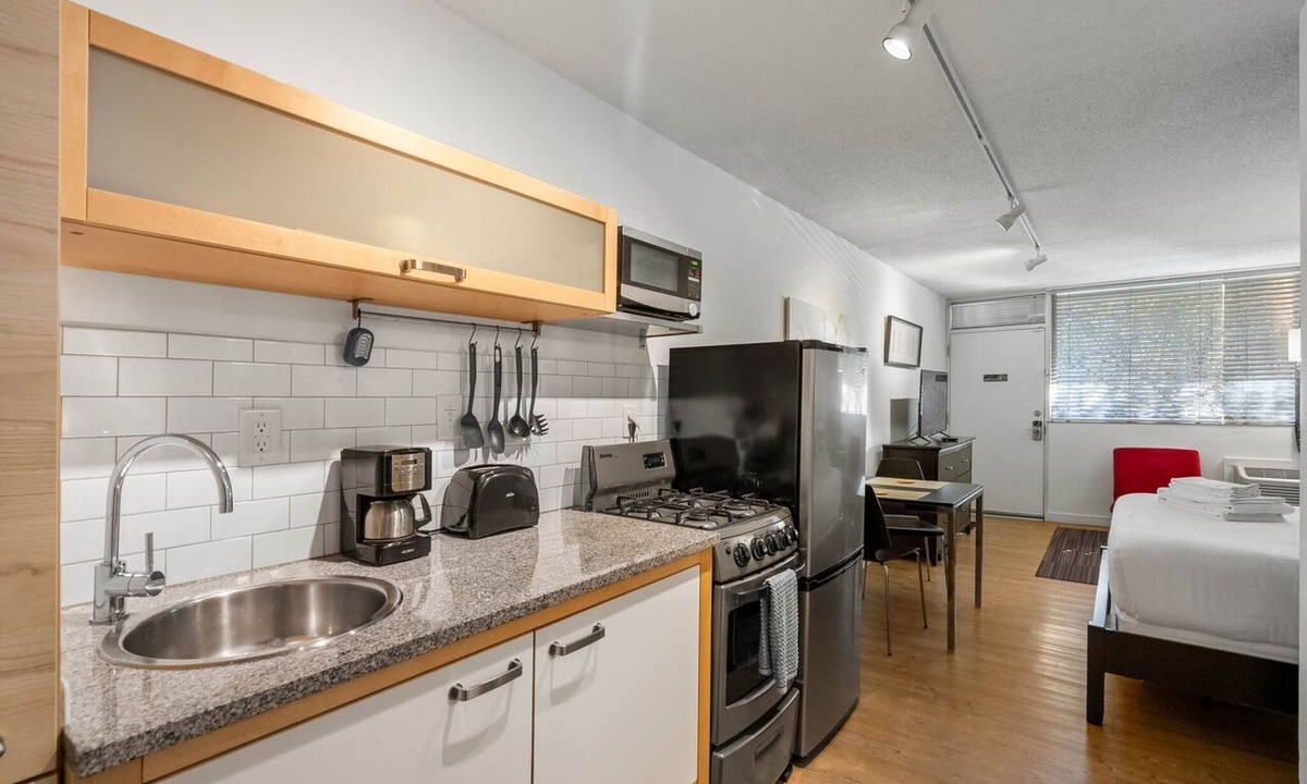 Buckhead Apartment | (CPG) Serviced Studio w/Full Kitchen in Quiet Neighborhood