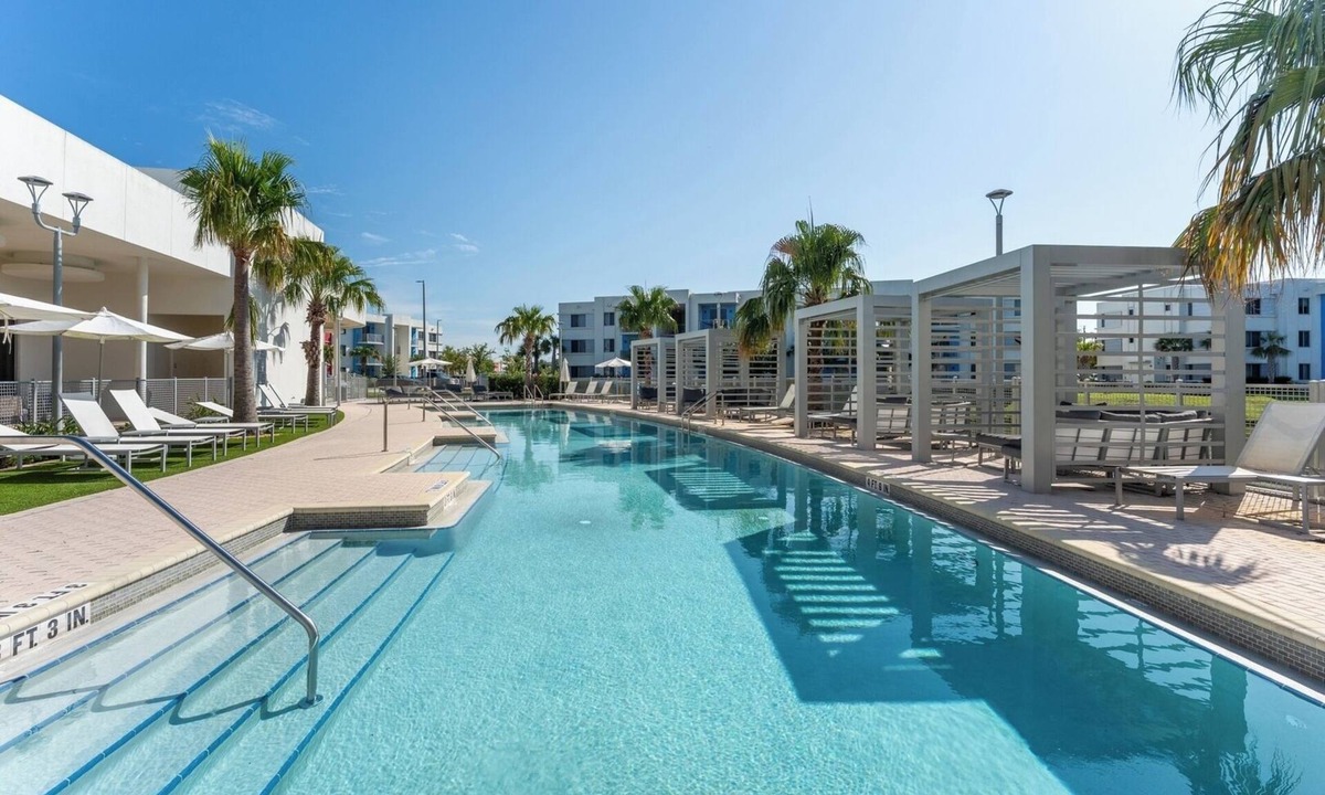Daytona Beach Apartment | Daytona 2BR Getaway Parking Family & Pet-friendly