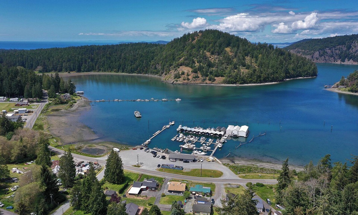 Oak Harbor House | Deception Pass. Stay and play at Cornet Bay with all your home amenities.