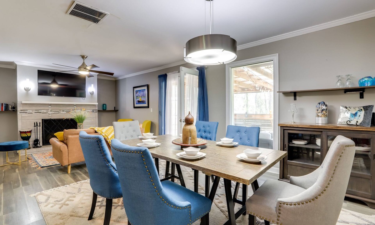Lithonia House | Deck & Hiking Trails: Luxe Georgia Farm Retreat