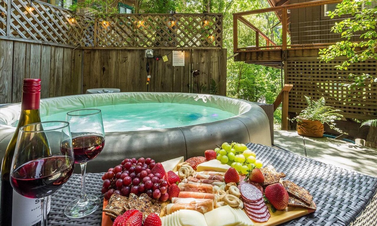 Guerneville Cabin | Dock! Direct River Access! Hot Tub~Game Room~Guerneville~Lazy River