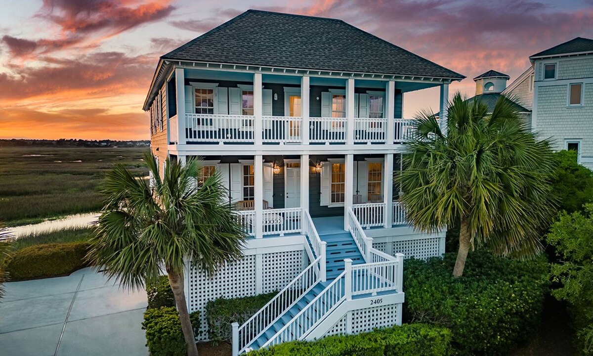 Shell Island House | Dockside Hideaway: Enjoy Privacy and Scenic Views