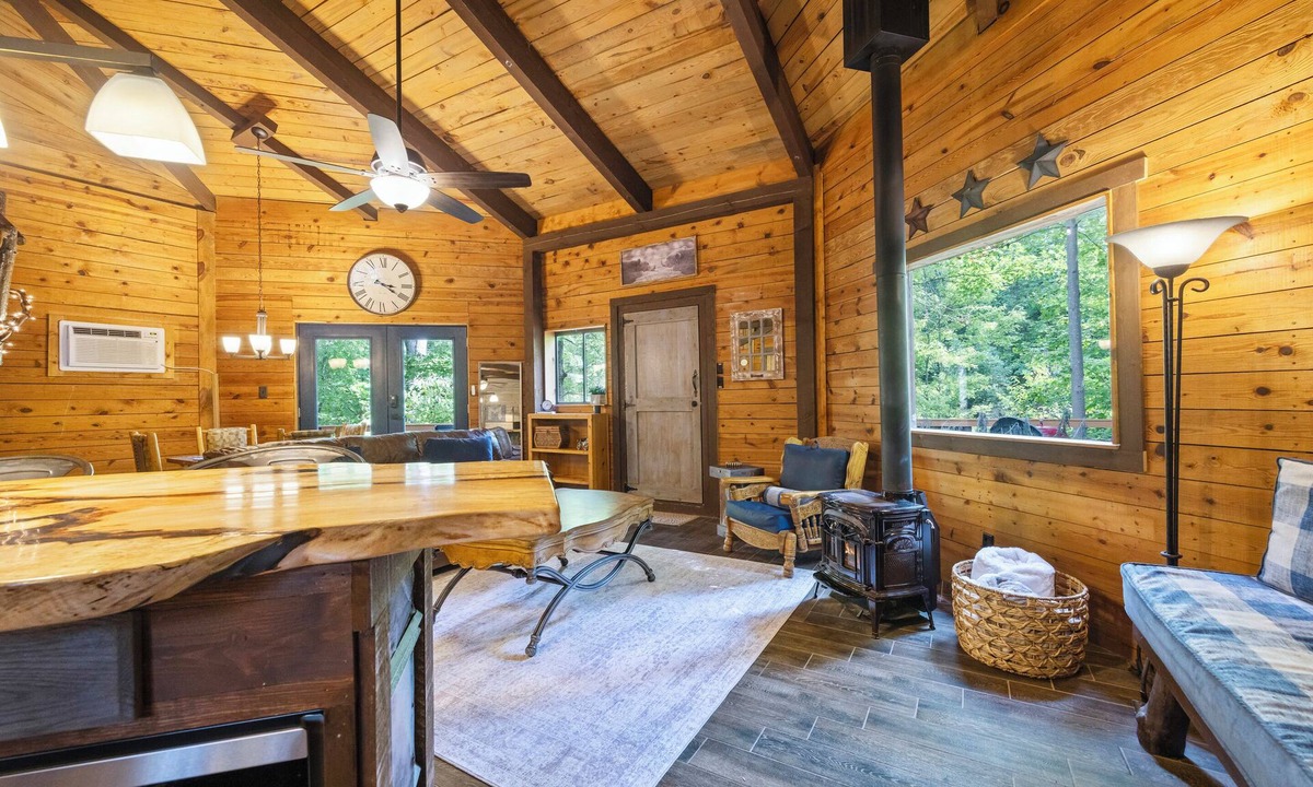 Wiley Cabin | Double Barrel Retreat – Rustic Cabin near Clayton