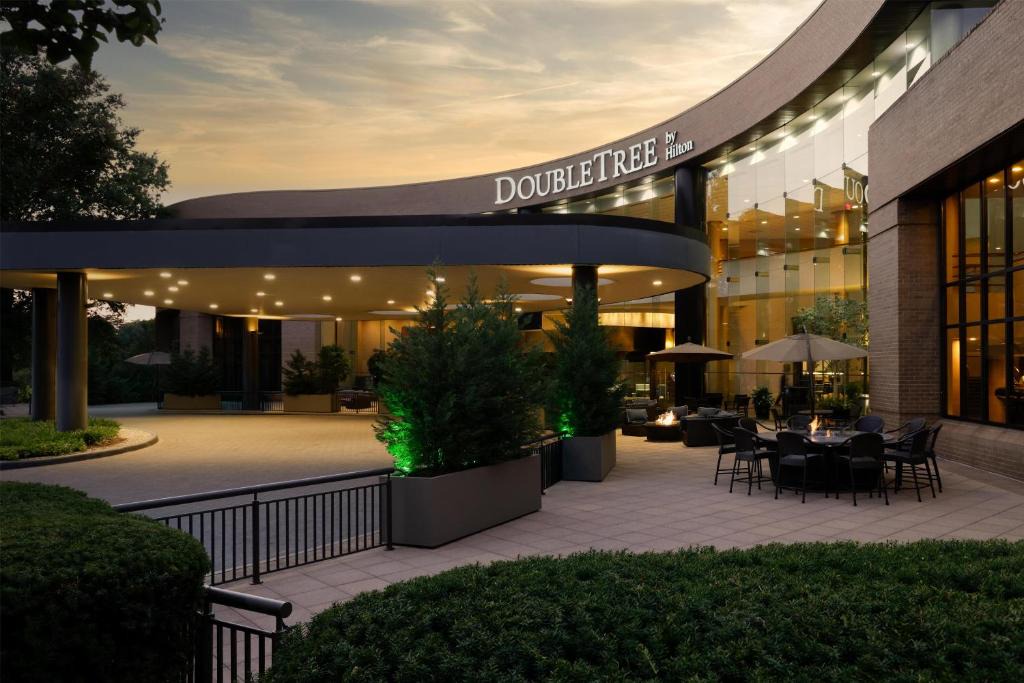 Herndon Hotel | DoubleTree by Hilton Washington Dulles Airport