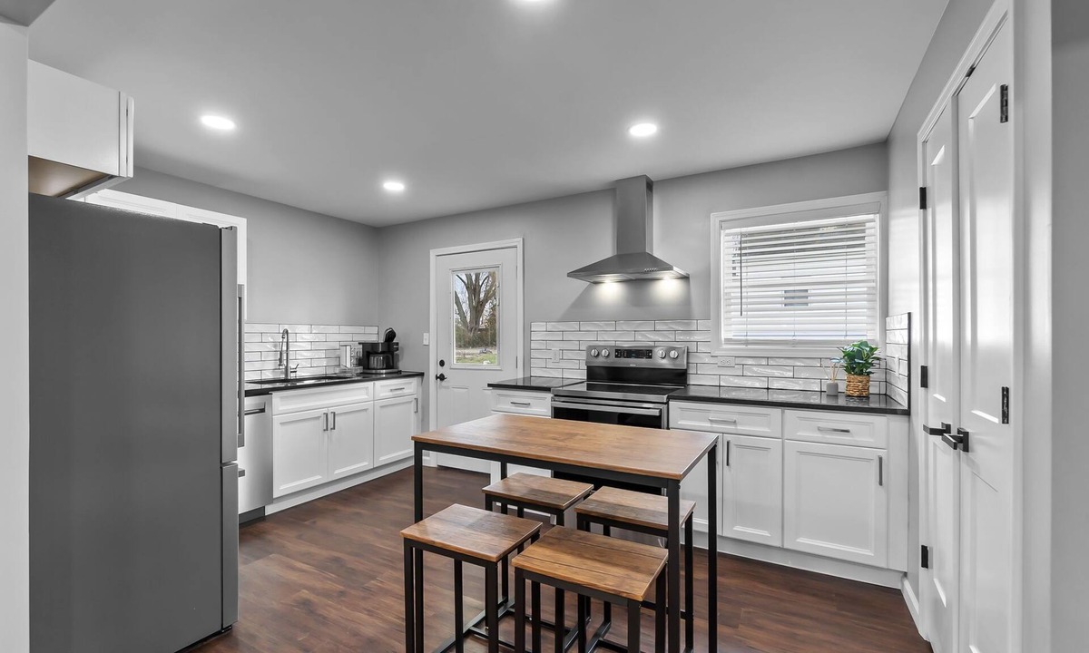 Cape Girardeau Apartment | Downtown Charm: 2 BR Retreat, #9