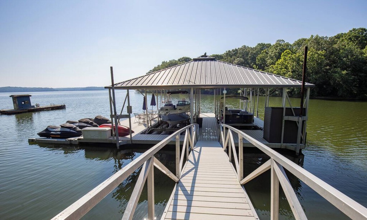 Almo Cottage | Driftwood Retreat | Lakefront Cottage + Screened Hot Tub + Kayaks