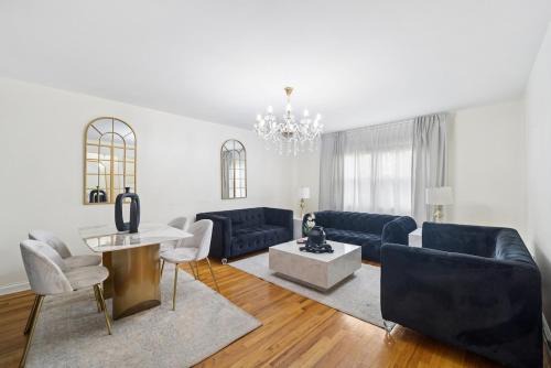 Southeast Yonkers Apartment | Elegant 2 Bedroom APT with free parking on 2nd floor