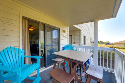 Emerald Isle House | Emerald Isle Resort-Style Condo: Walk to Beaches!