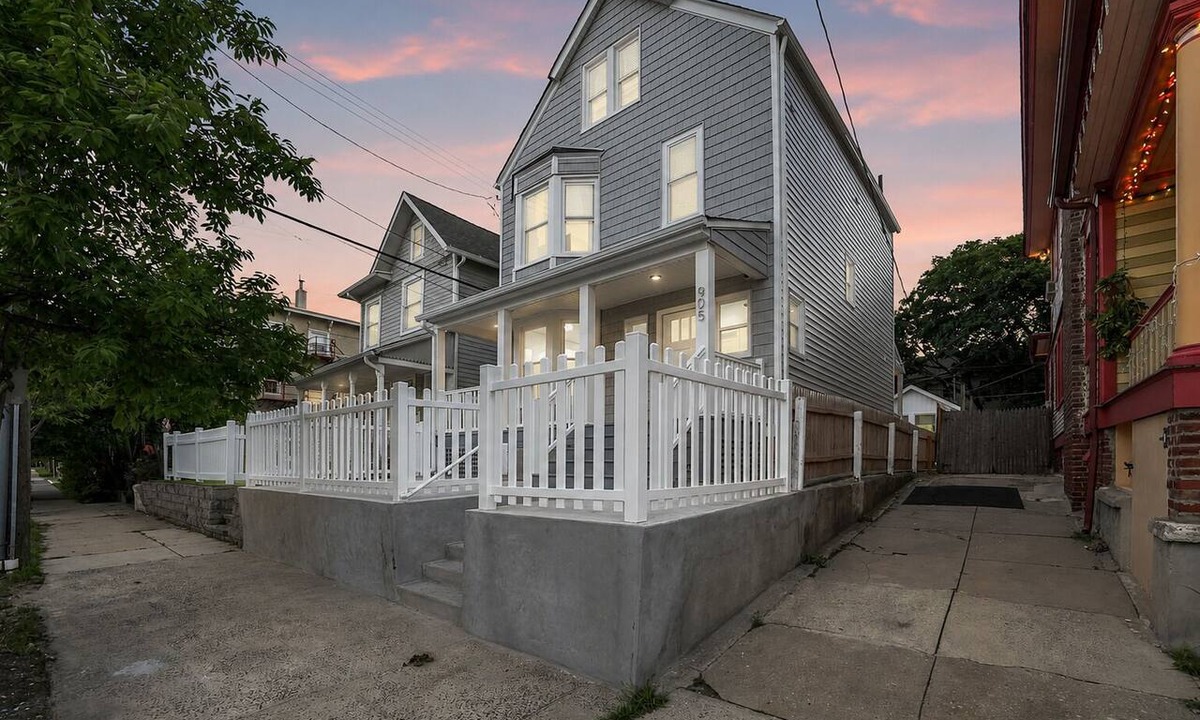 Asbury Park Apartment | Emory By The Sea - Fully Renovated Cozy 2 bed duplex in fantastic Asbury Park