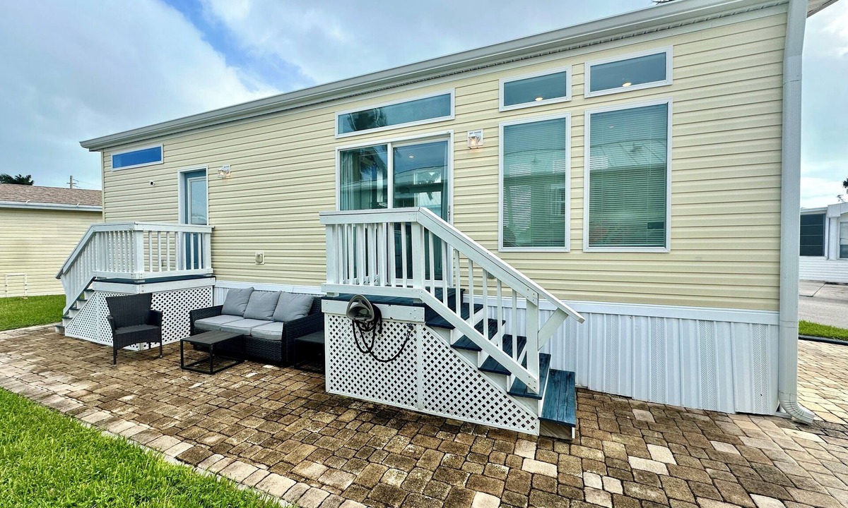 Nettles Island House | Enjoy paradise in this amazing 1 bedroom 1 bath beach bungalow.
