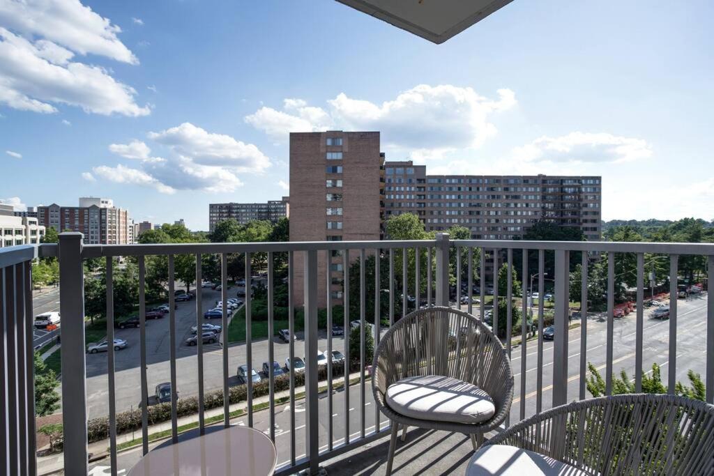 Crystal City Apartment | Exclusive Condo With Stunning Views at Crystal City