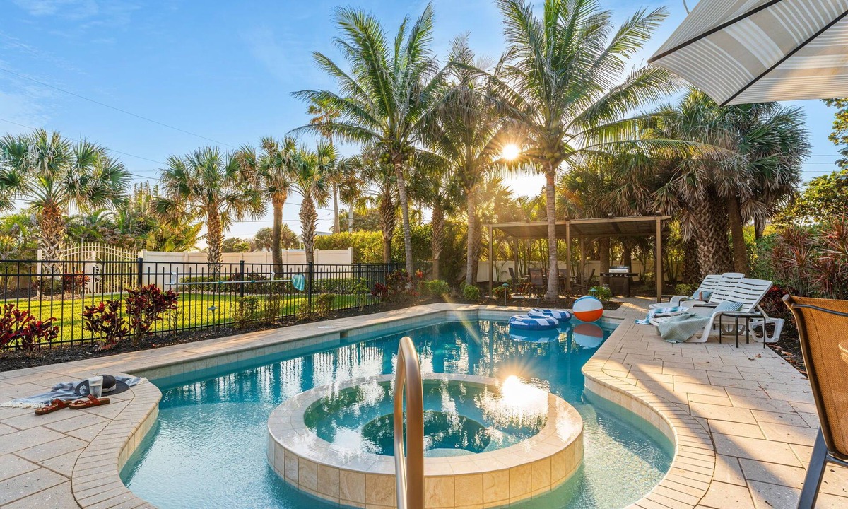 Melbourne Beach House | Exclusive Oceanfront Retreat | Heated Pool & Spa Access 🏖️