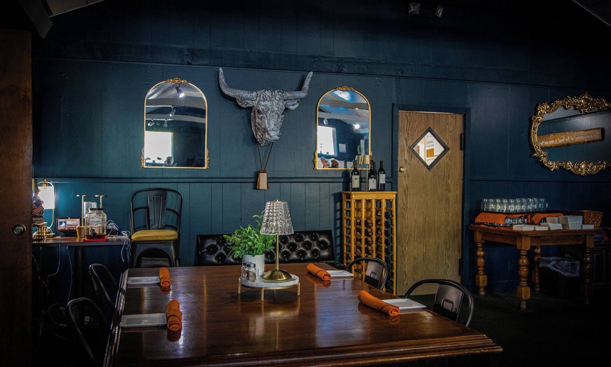 Fall River Mills Hotel | Fall River Hotel and Grazerz Restaurant