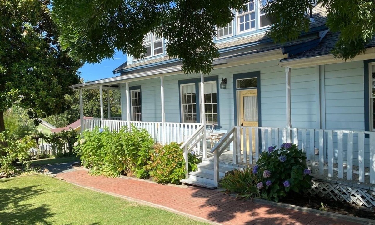 Jackson House | Farmhouse w Hot Tub, charming gardens, serenity, walk to Main Street! EV Charger