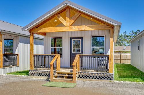 Joaquin House | Fish, Boat & Explore! Tiny Cabin Near Sabine River