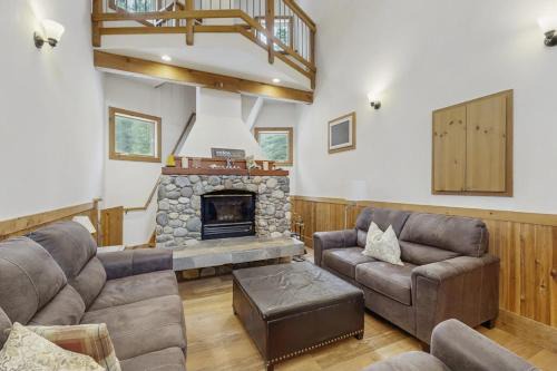 Serene Lakes House | Forest-view home with deck grill 2 living areas fireplace washer&dryer